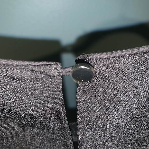 Black sleeveless blouse - Picture 4 of 5